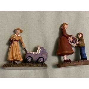 Hawthorne Village Miniature Figurines Thanksgiving Present - Peek A Boo - Family